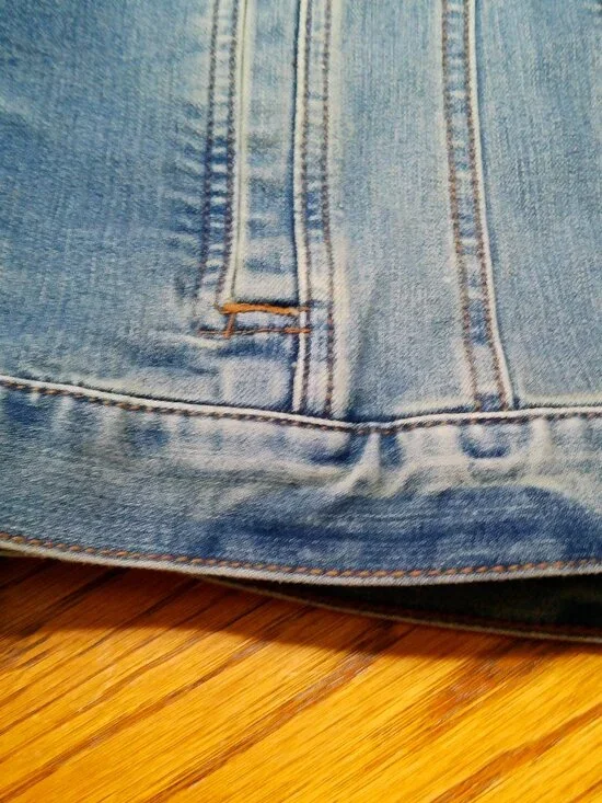 CLOTHING - Picture 2 of 6